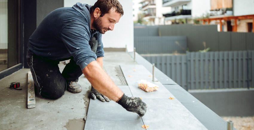 Balkonfliesen-verlegen - Balkon sanieren als DIY-Projekt