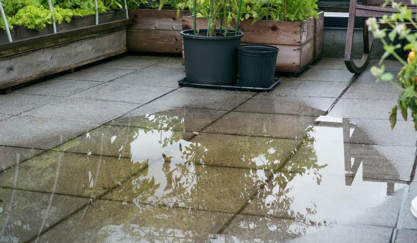 Pfuetze-auf-Balkon - Balkon sanieren als DIY-Projekt