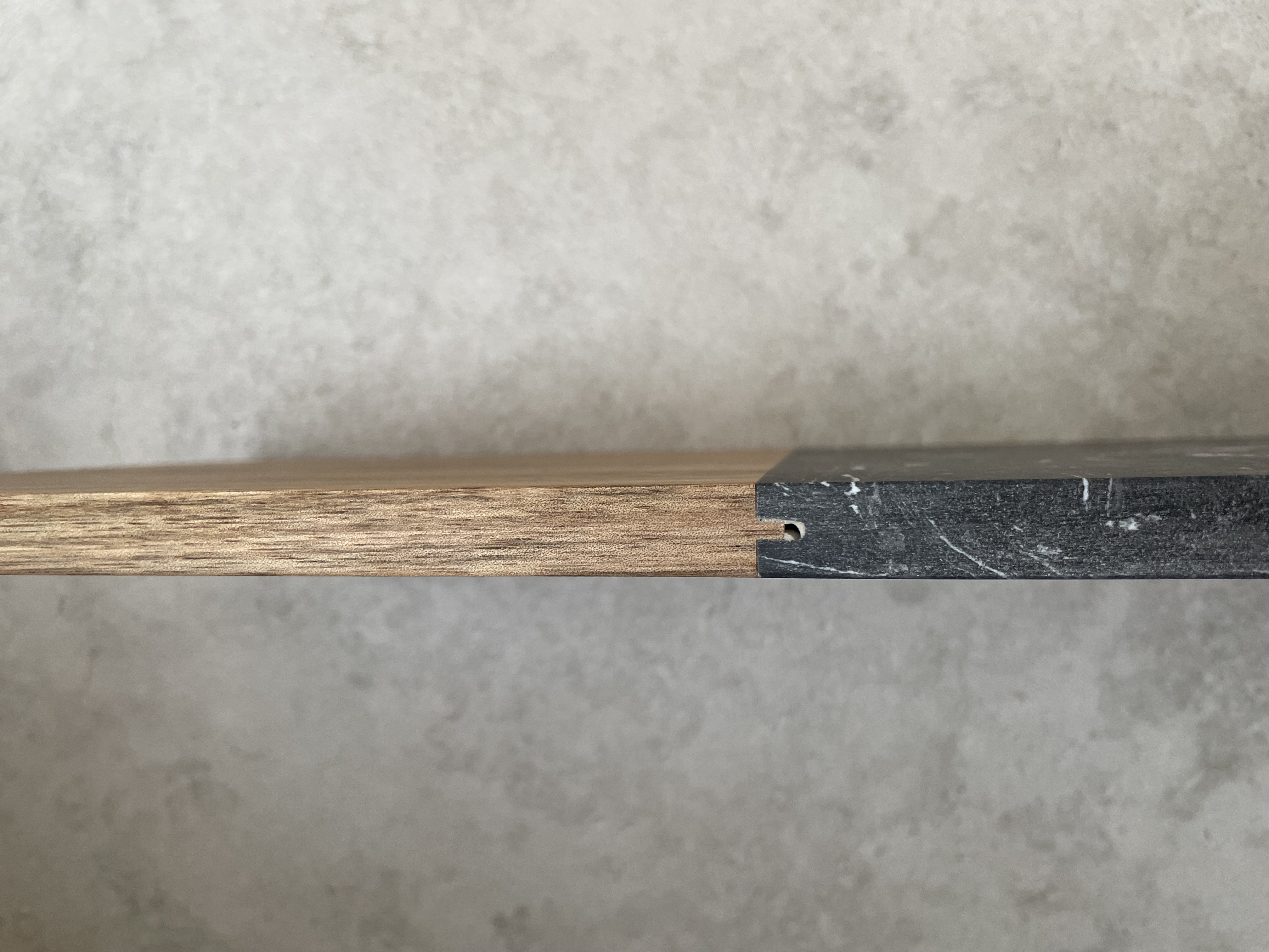 Schneidebrett aus schwarzem Marmor und Holz 38x18x1,5 cm  