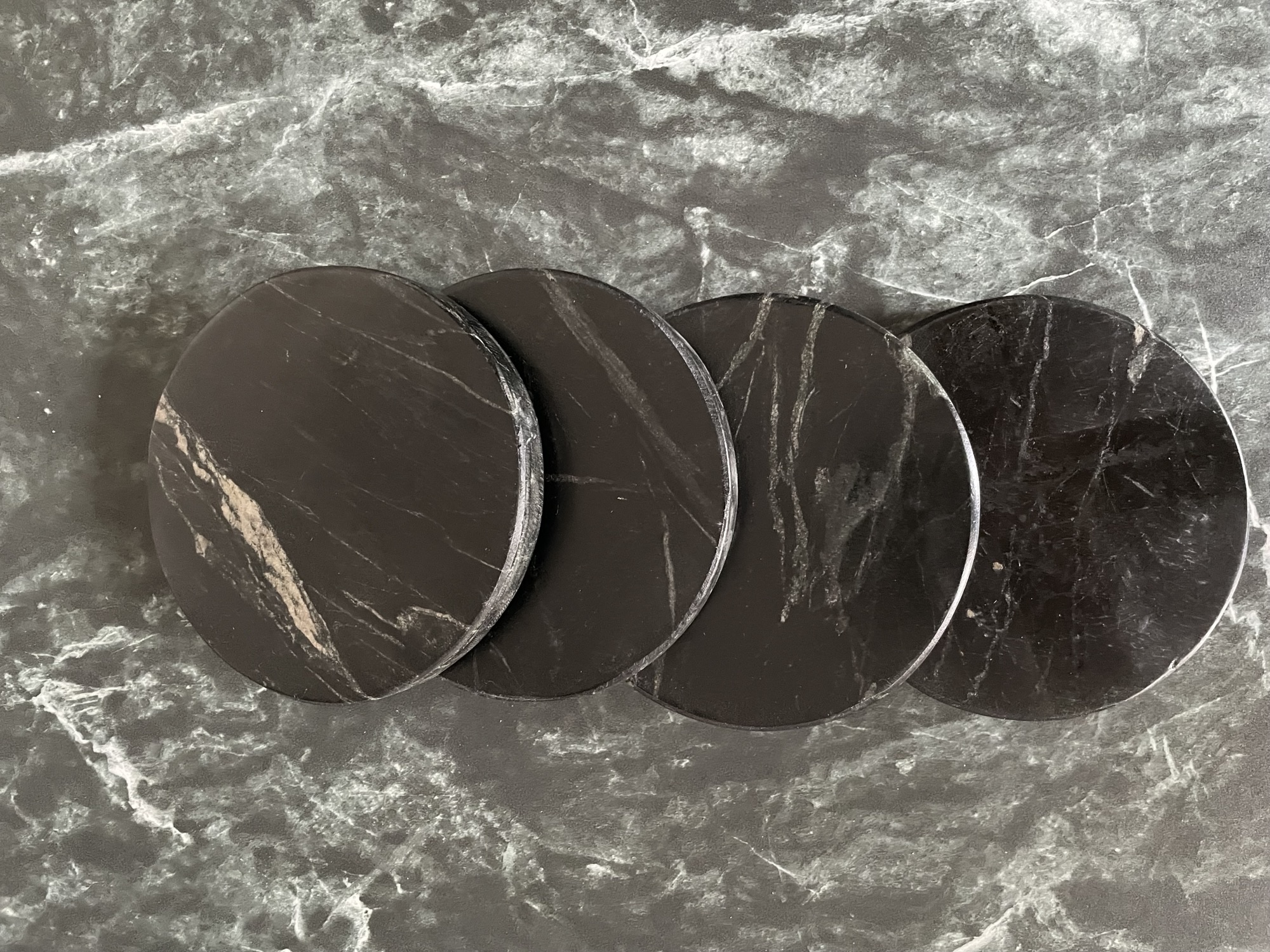 Untersetzer aus schwarzem Marmor 10x10x1,5 cm - 4er Set 
